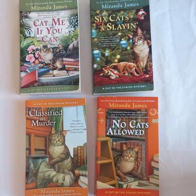 A Cat In The Stacks Paperback Mysteries (PB-BBL)