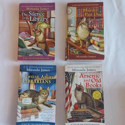 A Cat In The Stacks Paperback Mysteries (PB-BBL)