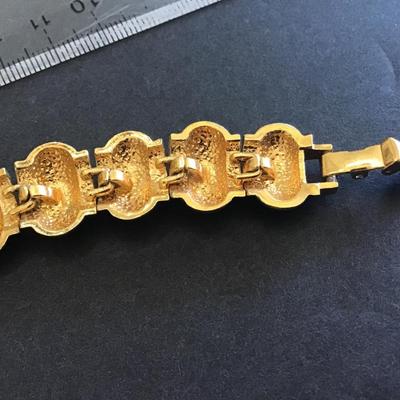 Pretty Gold Tone Bracelet