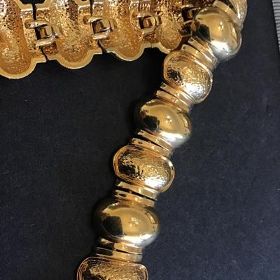 Pretty Gold Tone Bracelet