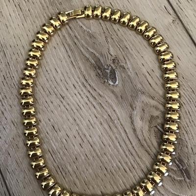 Beautiful gold tone, vintage color statement necklace excellent condition