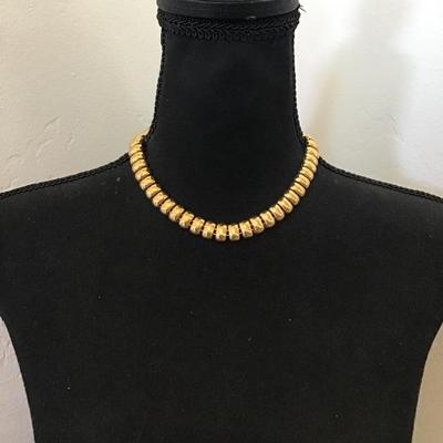 Beautiful gold tone, vintage color statement necklace excellent condition