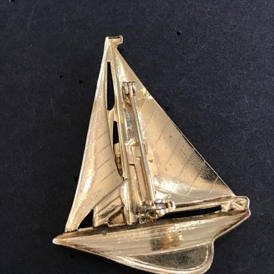 Canada Sail Boat Pin