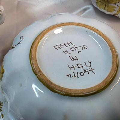 Vintage Italian Majolica 4-Piece Bowl Set – Hand-Painted Leaf Motif – Mid-Century Faience – Italy