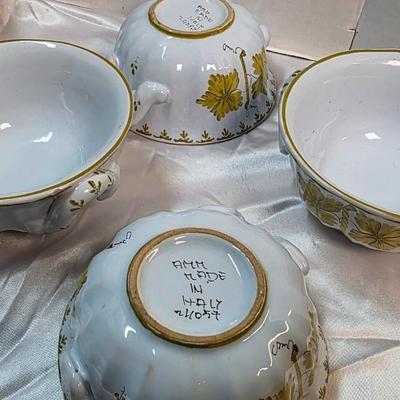 Vintage Italian Majolica 4-Piece Bowl Set – Hand-Painted Leaf Motif – Mid-Century Faience – Italy