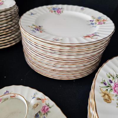 Set of Royal Worcester 'Roanoke' China & More (LR-JS)