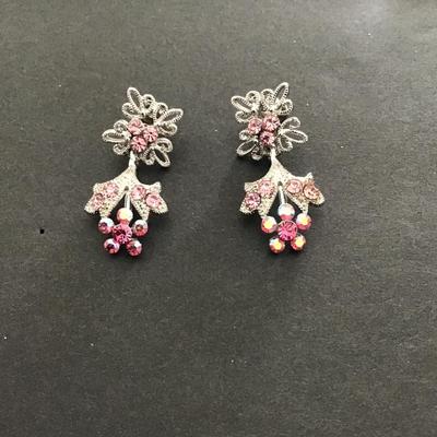 Beautiful Silvertone pink rhinestone earrings