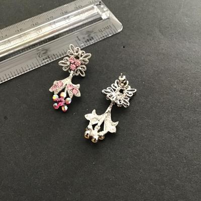 Beautiful Silvertone pink rhinestone earrings