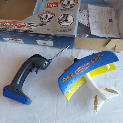 Wireless Indoor/Outdoor Remote Control Plane (PB-BBL)