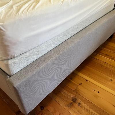 Upholstered Queen Bed