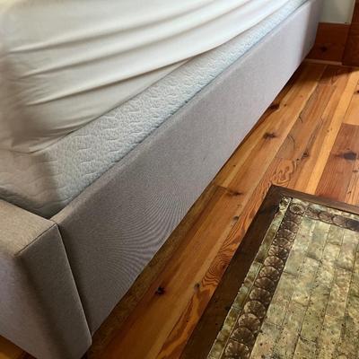 Upholstered Queen Bed