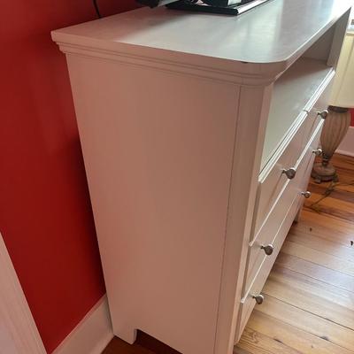 Vaughan-Bassett Alexander Julian Media Cabinet