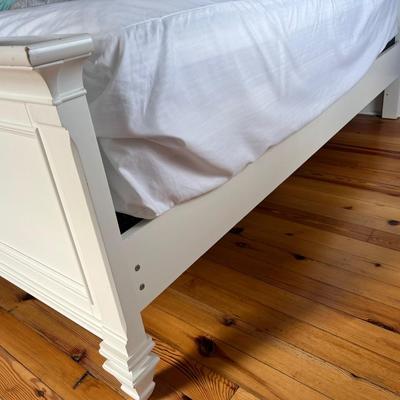 Sale Photo Thumbnail #137: Cottage king bed by Kaiser 1; Seally mattress; headboard 65.5" x 83"; foot 32.5" x 83"; some peeling on footboard edge; general wear; available as frame only
