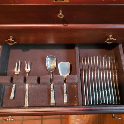 Reed & Barton Sterling "Classic Rose" Silverware Set (KN-KD)