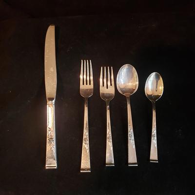 Reed & Barton Sterling "Classic Rose" Silverware Set (KN-KD)