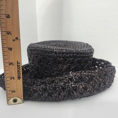 Liz Claiborne Women’s Black Woven Straw Style Hat Wide Brim Summer Sun Hat Made In China