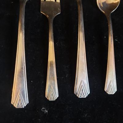 Community Plate Deauville Design Silverware Set with Organizer (KN-KD)