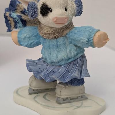 Vintage Mary's Moo Moos Figurine 2000 "Skating Into Moos Heart" W/Box