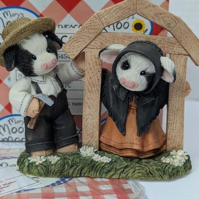 Vintage Mary's Moo Moos "Mooly Hearts Make Homes" Enesco Figurine