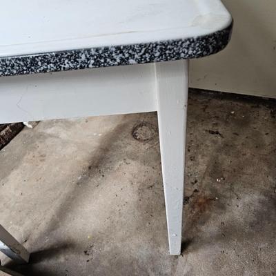 White Enamel Top Wooden Table (BW-JS)