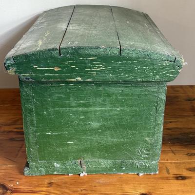 Vintage Folk Art Chest (B2-SF)