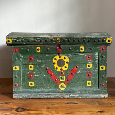 Vintage Folk Art Chest (B2-SF)