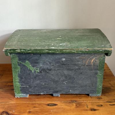 Vintage Folk Art Chest (B2-SF)