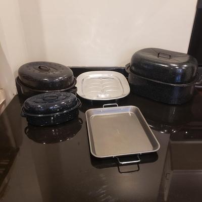 Three Enameled Roasting Pans, Wilton Armetale Platter & More (K-KD)