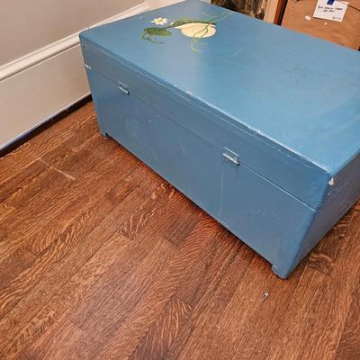 Painted Wooden Trunk (B1C-JS)