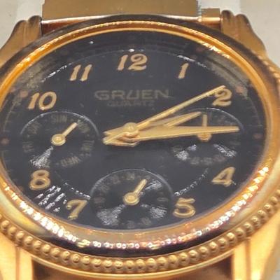 LOT 30J: Pulsar Watch and Gruen Watch