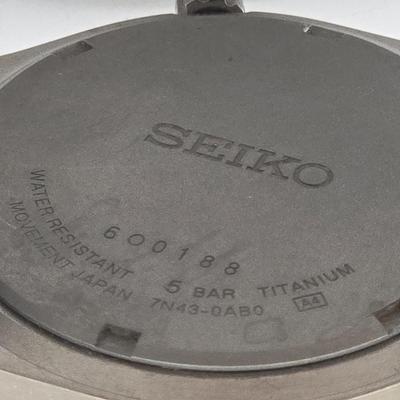 LOT 34J: Two Men's Seiko Watches