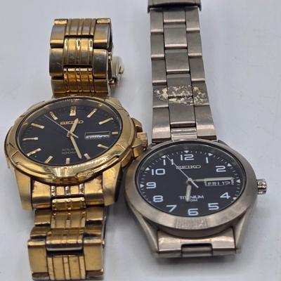 LOT 34J: Two Men's Seiko Watches