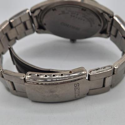 LOT 34J: Two Men's Seiko Watches