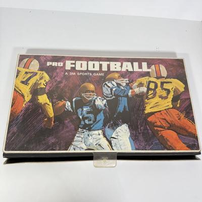 LOT 83: Vintage & Modern Sports Memorabilia: NHL Philadelphia Flyers, New York Yankees, NFL Football Games, England v Sweden Banner...