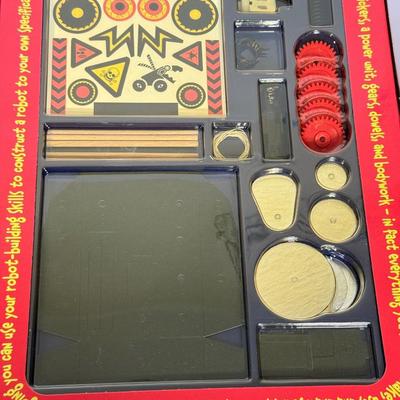 LOT 86: Quicksilver Estes Ready To Fly Model Rocket Set & DK Ultimate Robot Kit