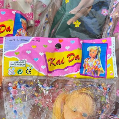 LOT 87: Kai Da Chinese Barbie Clone Dolls NIP