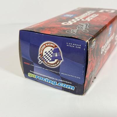 LOT 89: NASCAR / Racing Daytona 500 & More Programs, NASCAR Collectors Edition Checkers/Tic Tac Toe NIP, Clint Bowyer Model &...