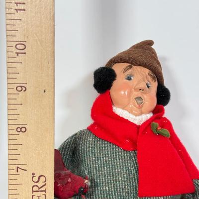 LOT 94: 1997 Byer's Choice The Carolers Man on Bench Feeding Birds