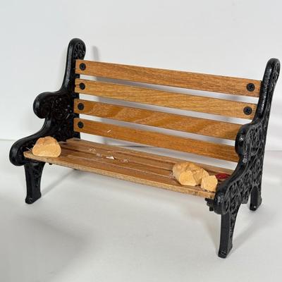 LOT 94: 1997 Byer's Choice The Carolers Man on Bench Feeding Birds