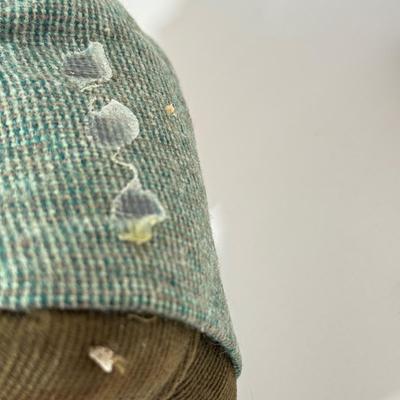 LOT 94: 1997 Byer's Choice The Carolers Man on Bench Feeding Birds