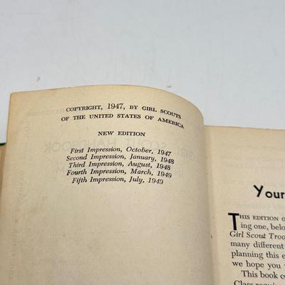 LOT 108: Vintage Girl & Boy Scouts Manuals & Cub Scouts Commemorative Mugs