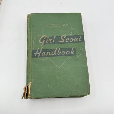 LOT 108: Vintage Girl & Boy Scouts Manuals & Cub Scouts Commemorative Mugs