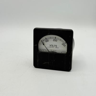 LOT 110: Vintage Meters: Frahm Frequency 115 Volts, Westinghouse Milliamperes, Volts Alternating Current, Percentage Modulation Model 301