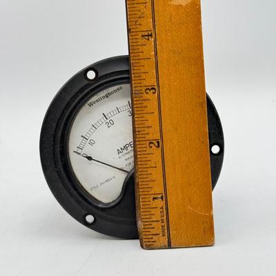 LOT 110: Vintage Meters: Frahm Frequency 115 Volts, Westinghouse Milliamperes, Volts Alternating Current, Percentage Modulation Model 301