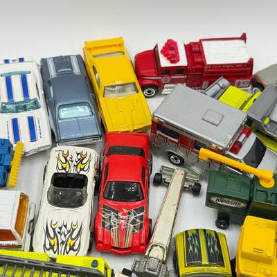 LOT 117: Matchbox, Hot Wheels & Maisto Toy Cars