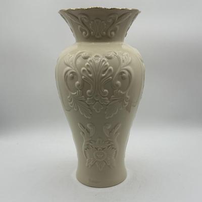 LOT 119: Vases: Lenox Georgian, Marquis by Waterford & More