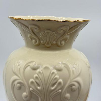 LOT 119: Vases: Lenox Georgian, Marquis by Waterford & More