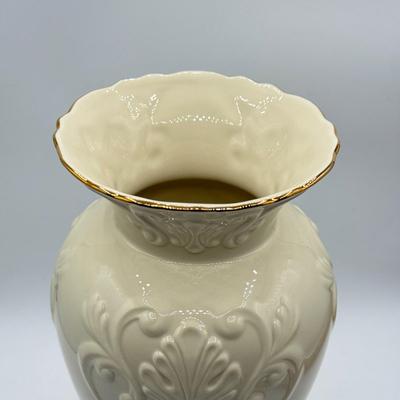 LOT 119: Vases: Lenox Georgian, Marquis by Waterford & More