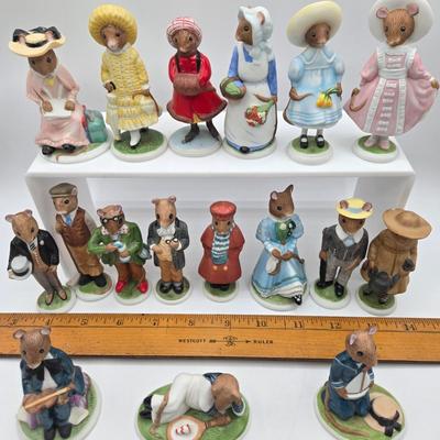 LOT 123: Woodmouse Family Collection by Franklin Mint