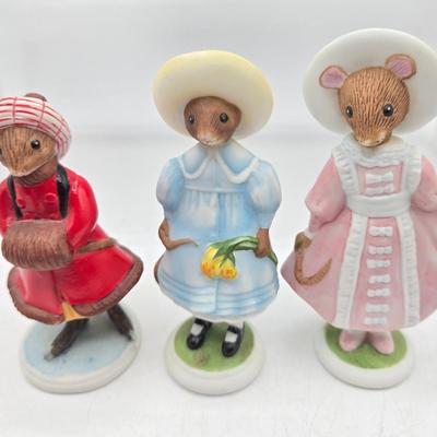 LOT 123: Woodmouse Family Collection by Franklin Mint